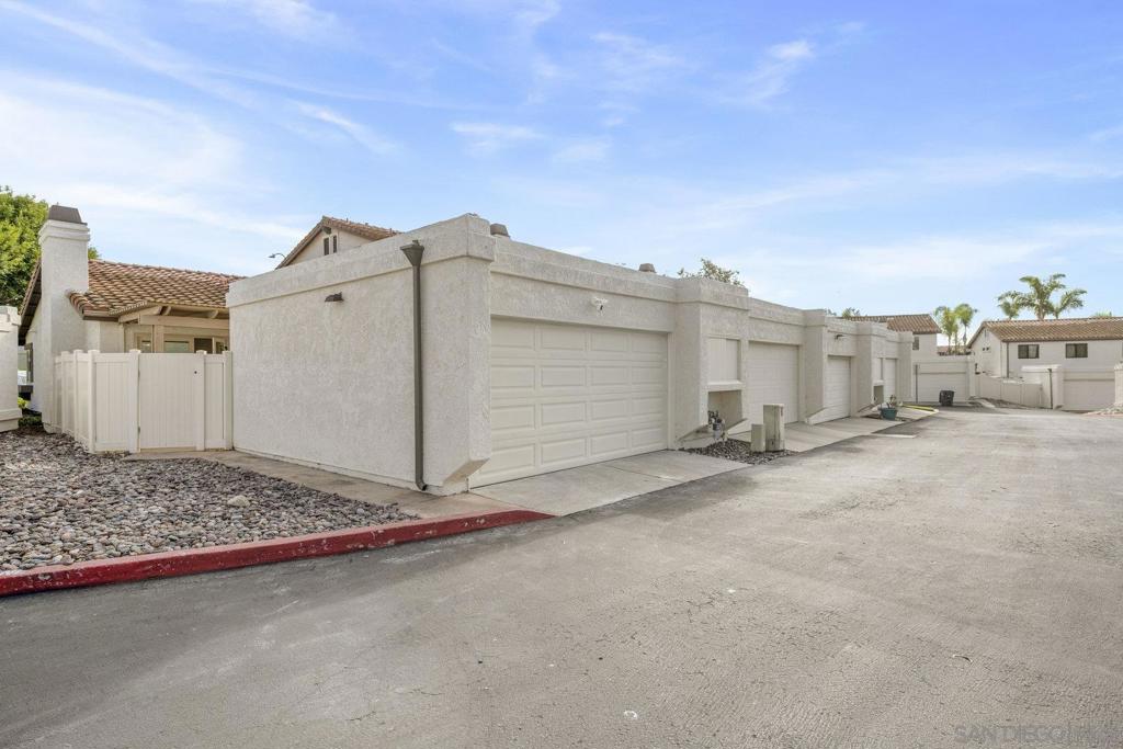 6915 Pear Tree Dr Property Photo 28