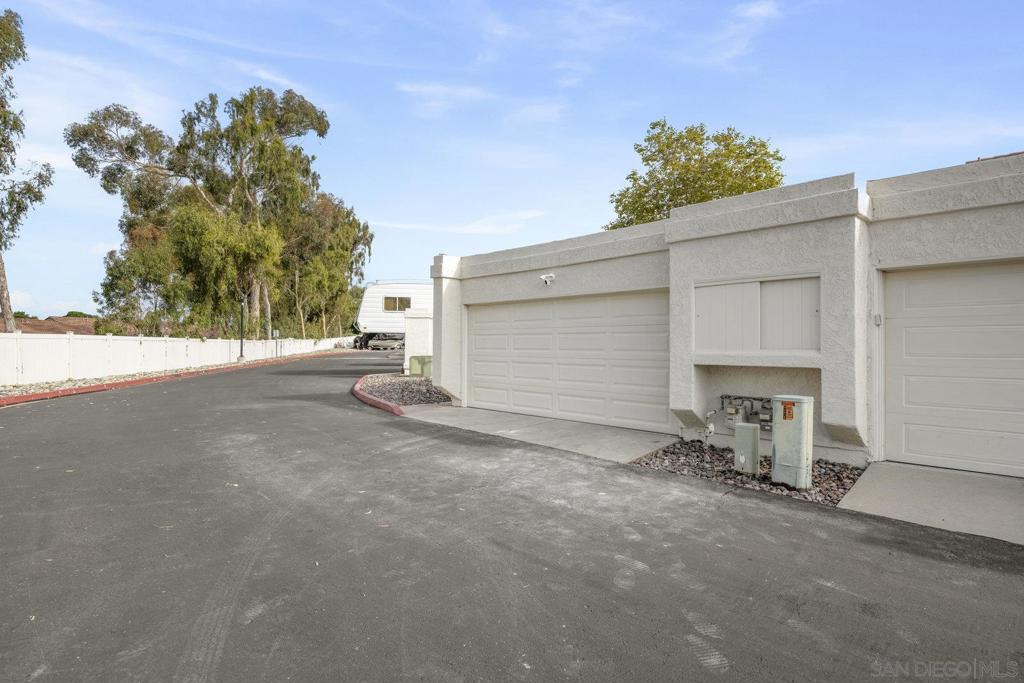 6915 Pear Tree Dr Property Photo 29