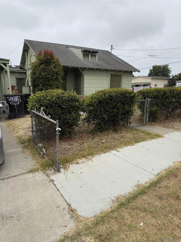 3203 Webster Ave Property Photo 1