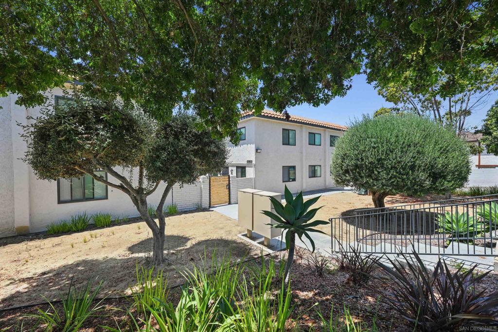 628 W California Ave Property Photo 4