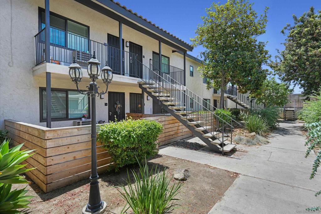 628 W California Ave Property Photo 7