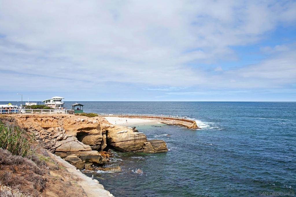 909 Coast 6 Property Photo 1