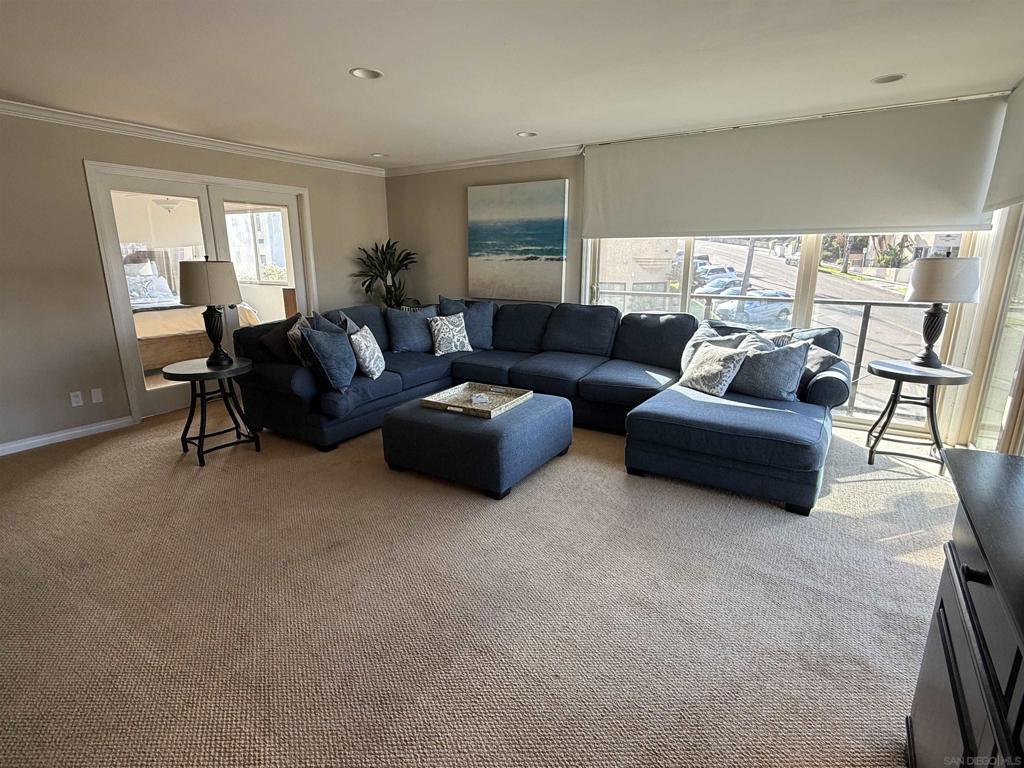 909 Coast 6 Property Photo 4
