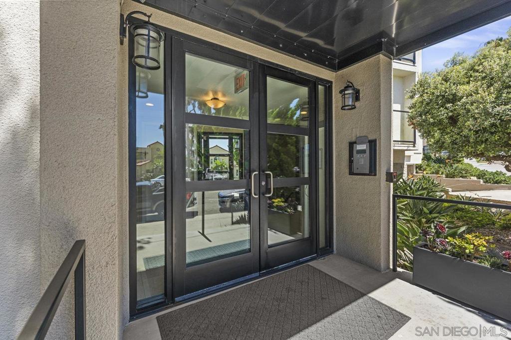 909 Coast 6 Property Photo 11