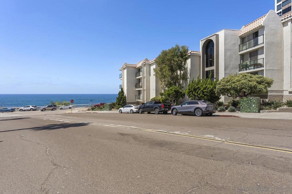 909 Coast 6 Property Photo 24