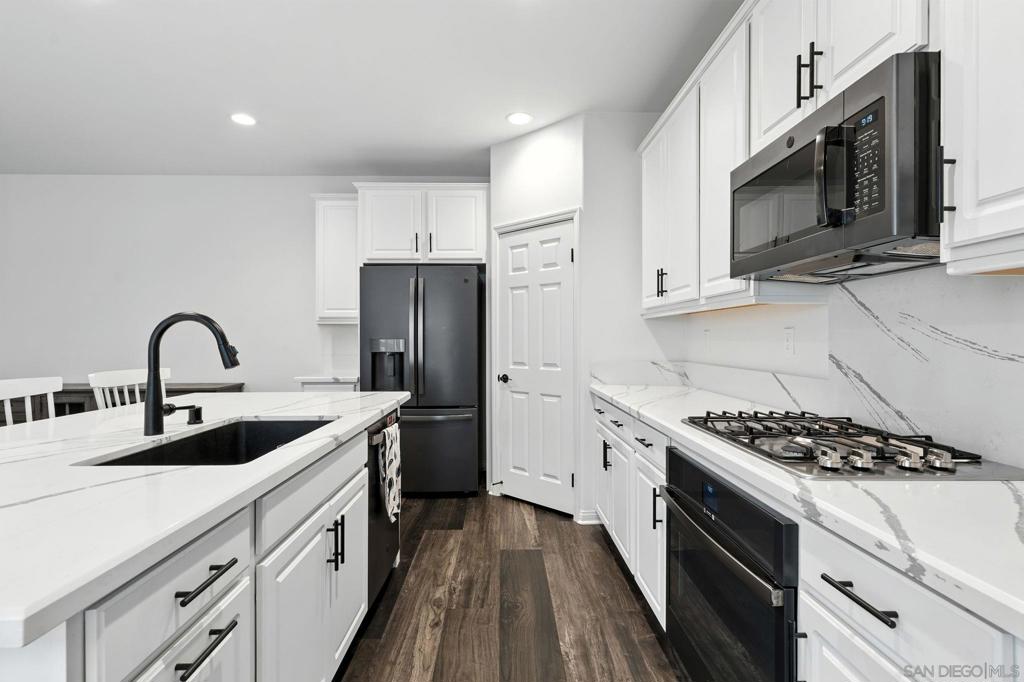 32005 Radiant Dr Property Photo 13