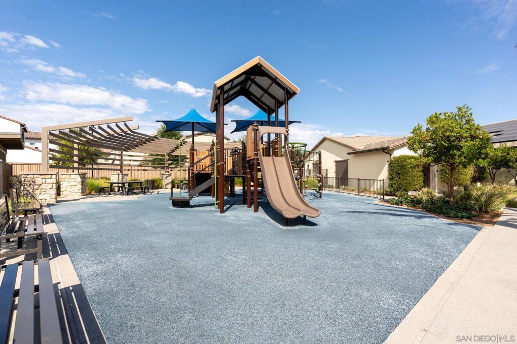 32005 Radiant Dr Property Photo 41