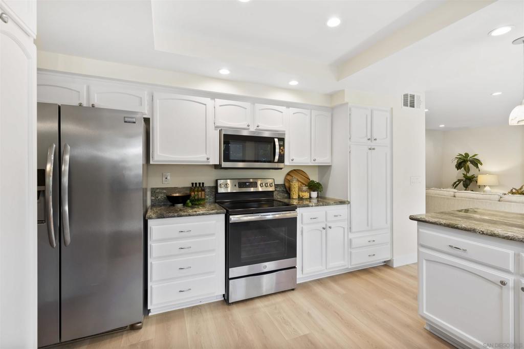 9720 Graceland Way Property Photo 12