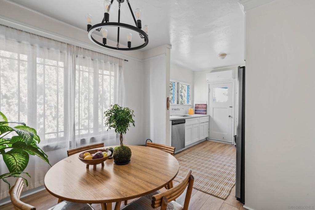 4109 4111 Ibis Street Property Photo 8