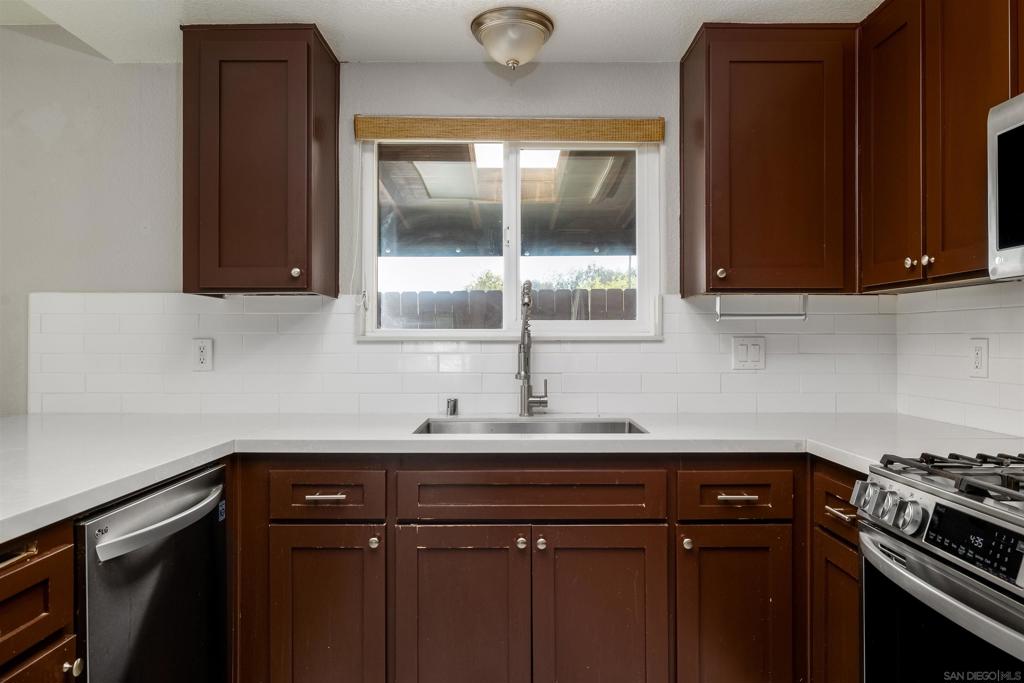 7083 Berry Park Ln Property Photo 14