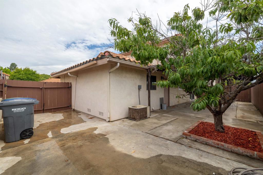 7083 Berry Park Ln Property Photo 30
