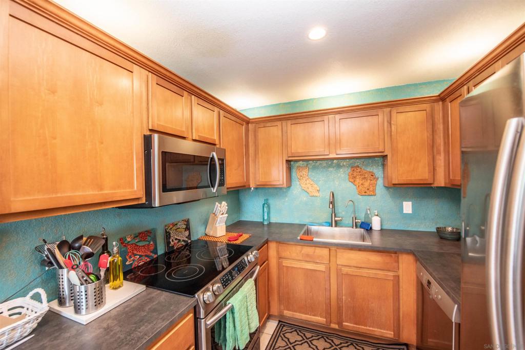 3295 Ocean View Blvd 30 Property Photo 16