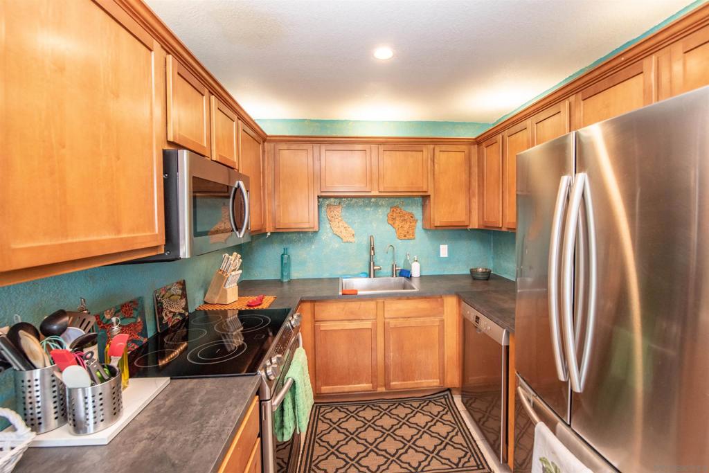 3295 Ocean View Blvd 30 Property Photo 17