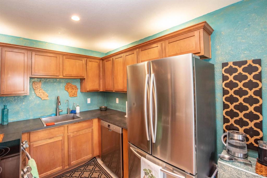 3295 Ocean View Blvd 30 Property Photo 18