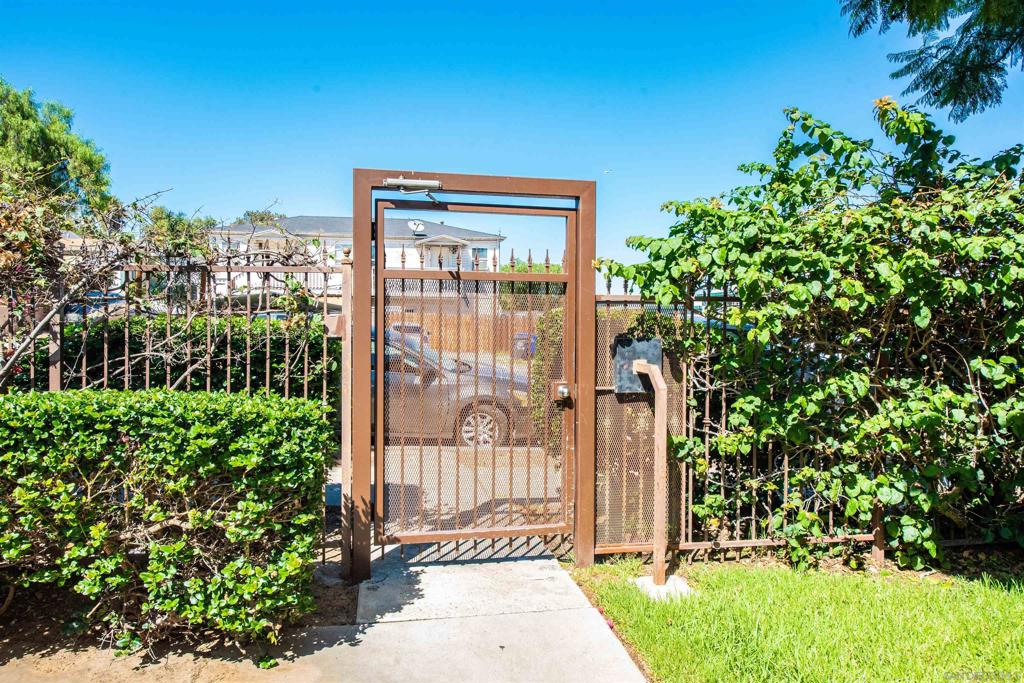 3295 Ocean View Blvd 30 Property Photo 34