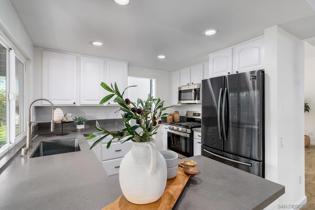 16556 Gabarda Rd Property Photo 14