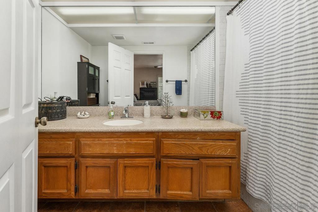 6028 Gaines St Property Photo 17
