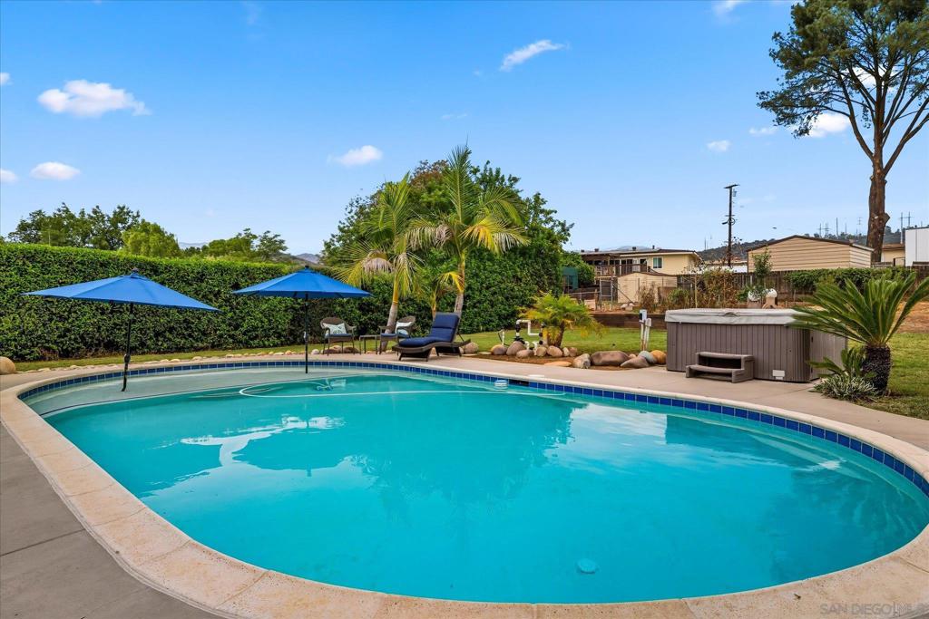 9731 Lakeview Rd Property Photo 2