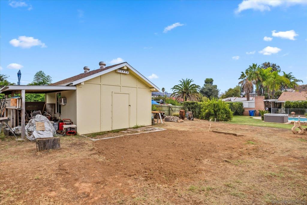 9731 Lakeview Rd Property Photo 3