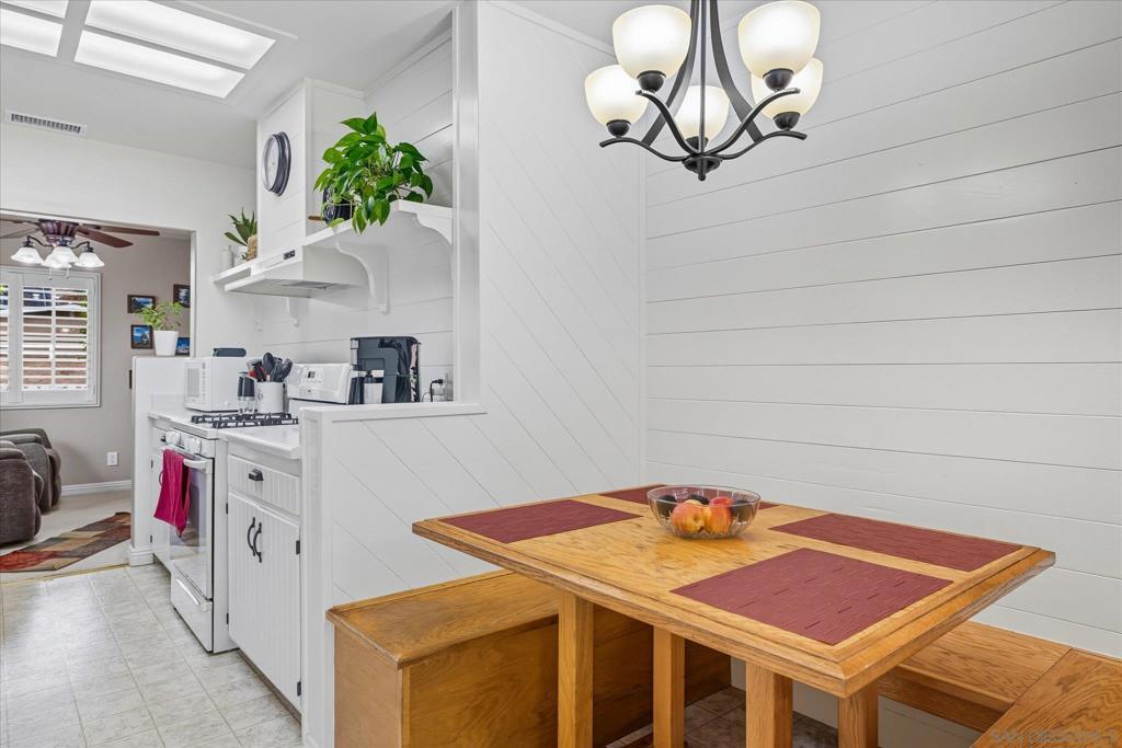 9731 Lakeview Rd Property Photo 9