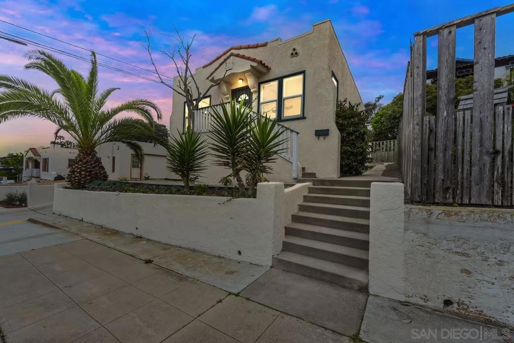 2147 Guizot Property Photo 2