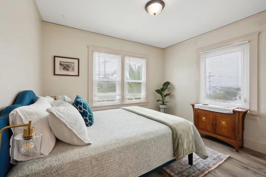 2147 Guizot Property Photo 9