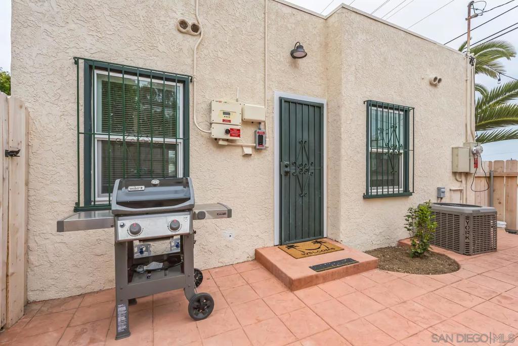 2147 Guizot Property Photo 17