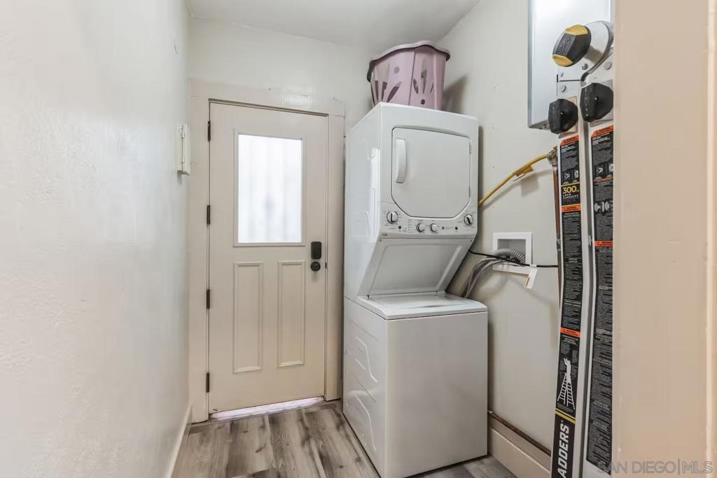 2147 Guizot Property Photo 19