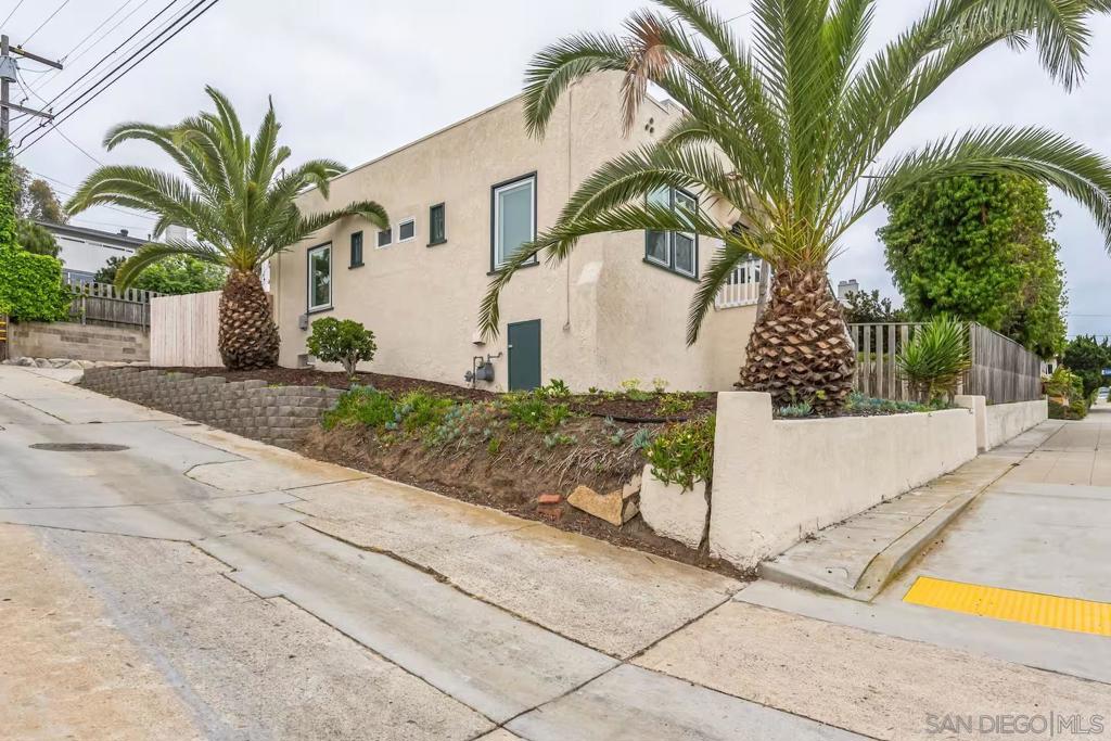 2147 Guizot Property Photo 21