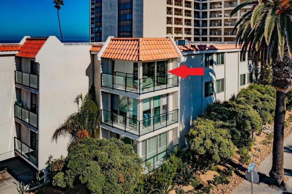 909 Coast Blvd 10 Property Photo 16