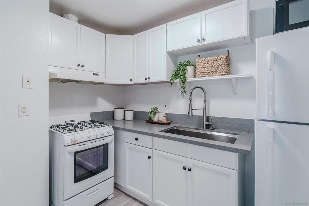 1605 Hotel Circle S B102 Property Photo 2