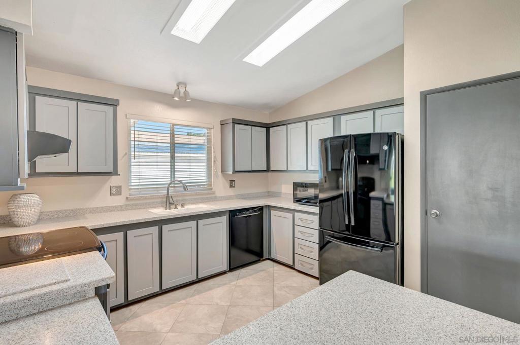 8975 Lawrence Welk Dr 30 Property Photo 3