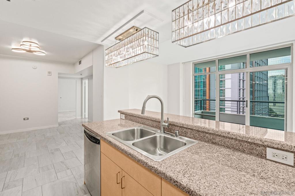 425 W W Beech St 1002 Property Photo 1