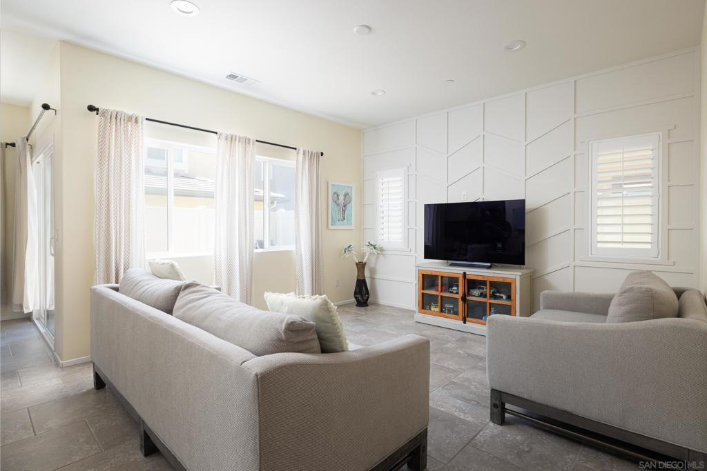 211 Spotted Saddle Way Property Photo 3