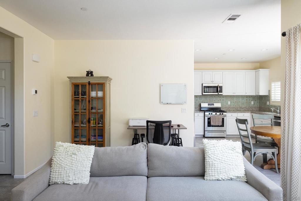 211 Spotted Saddle Way Property Photo 4