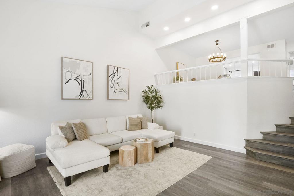 3275 Caminito Eastbluff 203 Property Photo 4