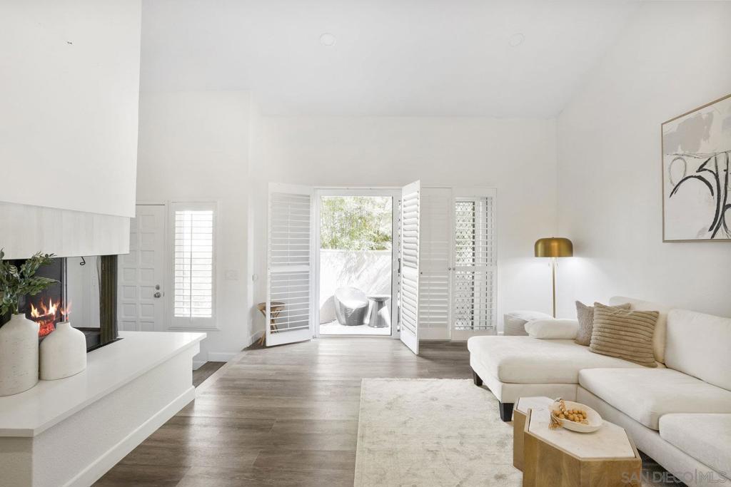 3275 Caminito Eastbluff 203 Property Photo 5