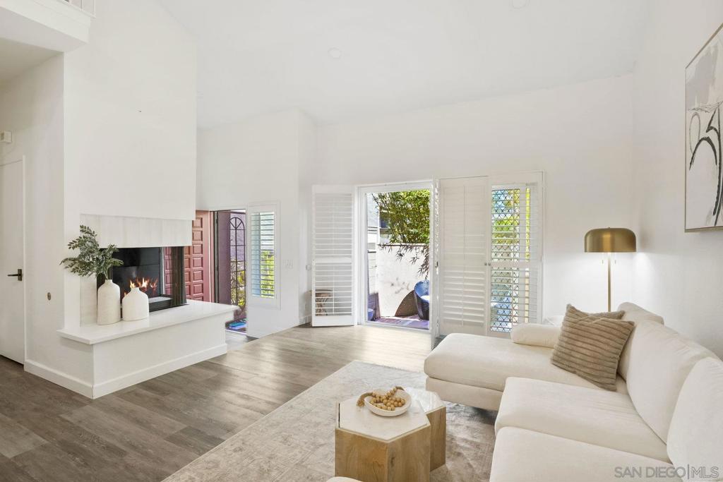 3275 Caminito Eastbluff 203 Property Photo 6