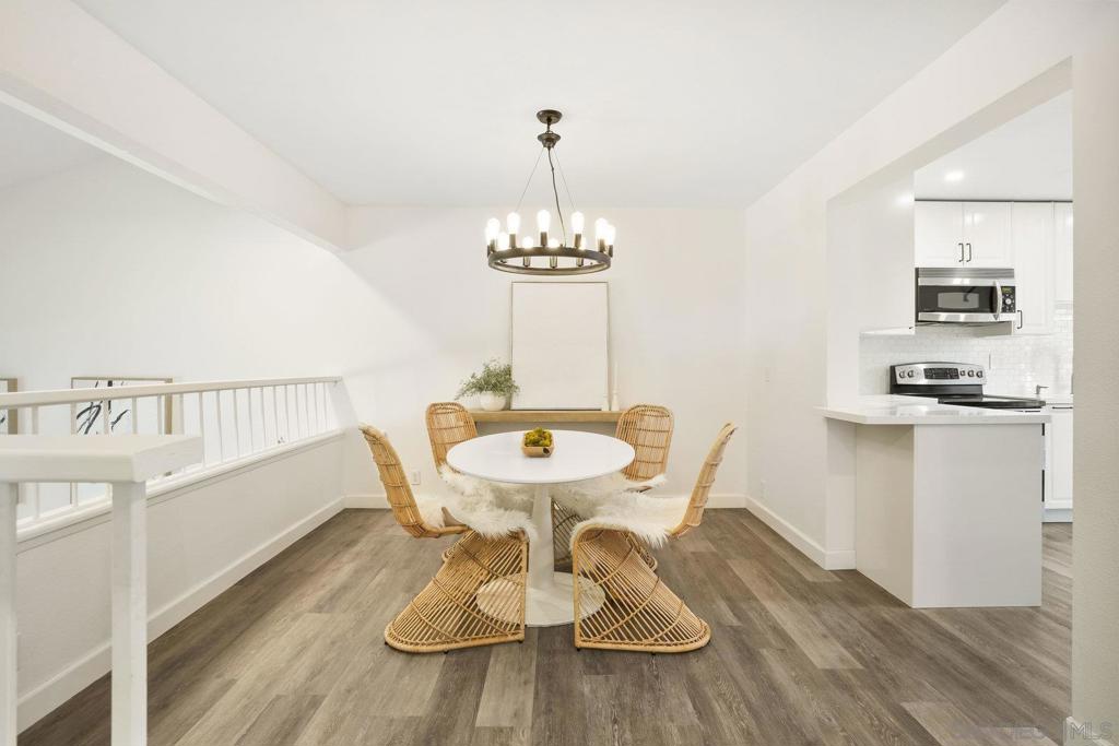 3275 Caminito Eastbluff 203 Property Photo 9