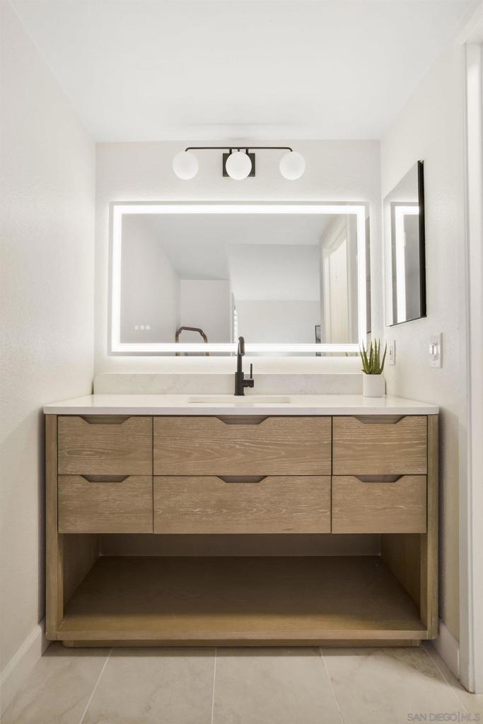 3275 Caminito Eastbluff 203 Property Photo 14