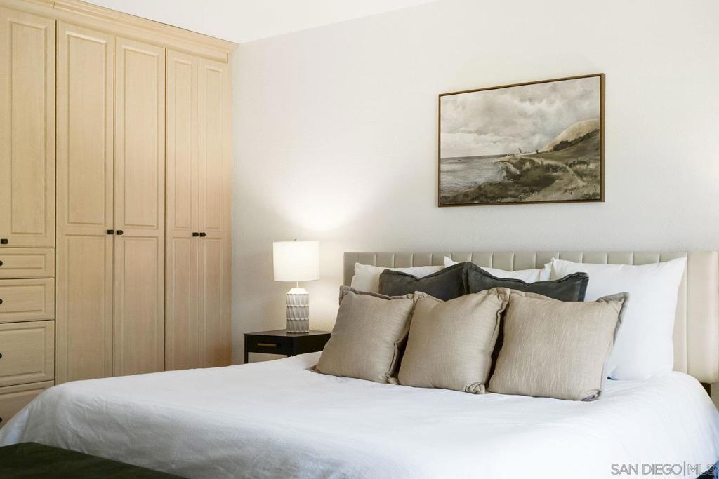 3275 Caminito Eastbluff 203 Property Photo 17