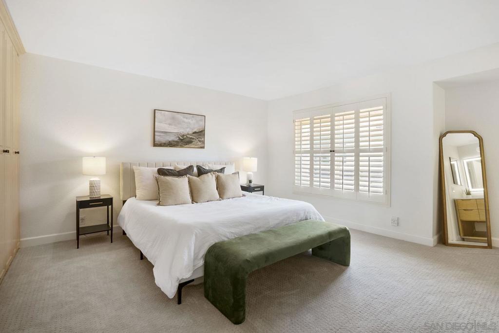 3275 Caminito Eastbluff 203 Property Photo 18