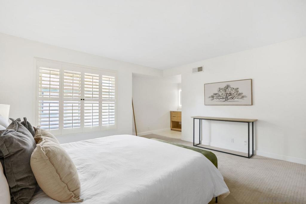 3275 Caminito Eastbluff 203 Property Photo 19