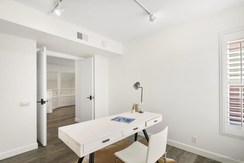 3275 Caminito Eastbluff 203 Property Photo 22