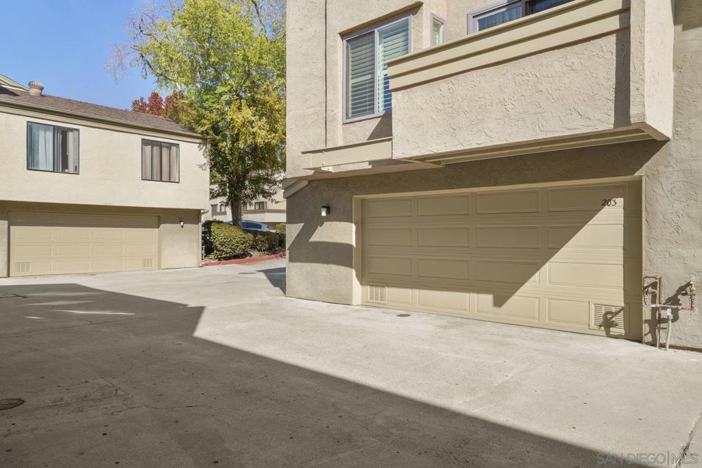 3275 Caminito Eastbluff 203 Property Photo 26