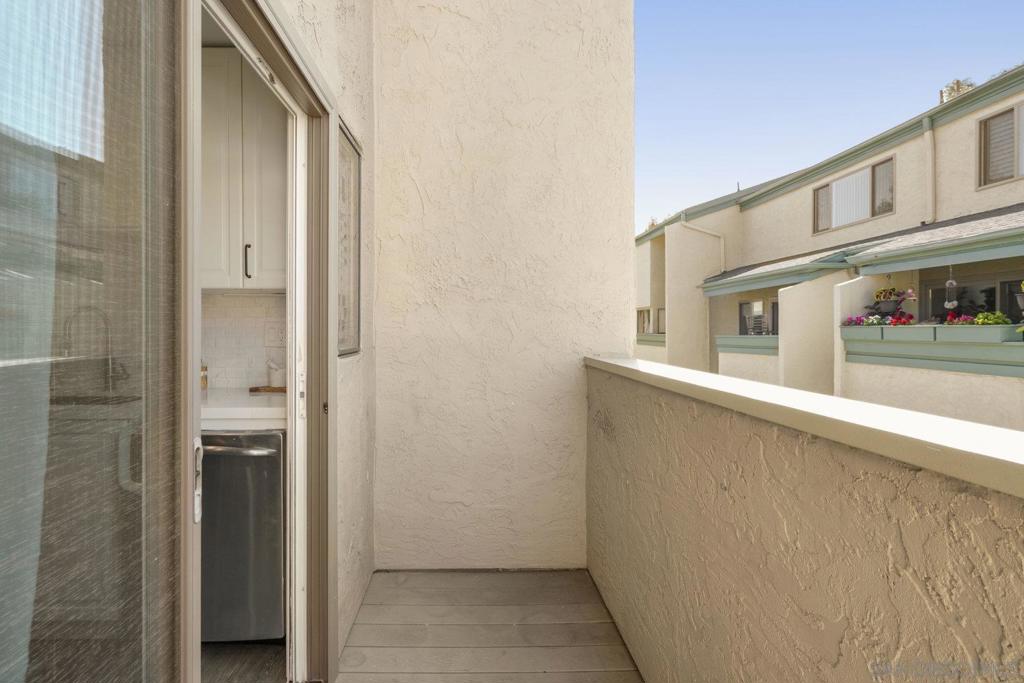 3275 Caminito Eastbluff 203 Property Photo 27