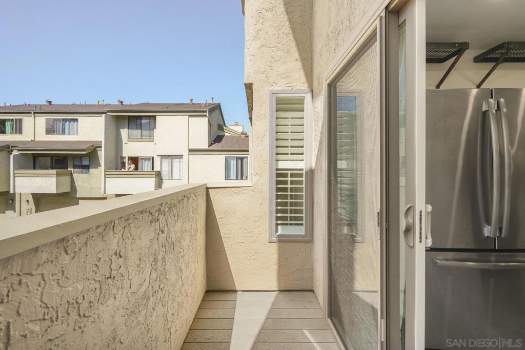 3275 Caminito Eastbluff 203 Property Photo 30