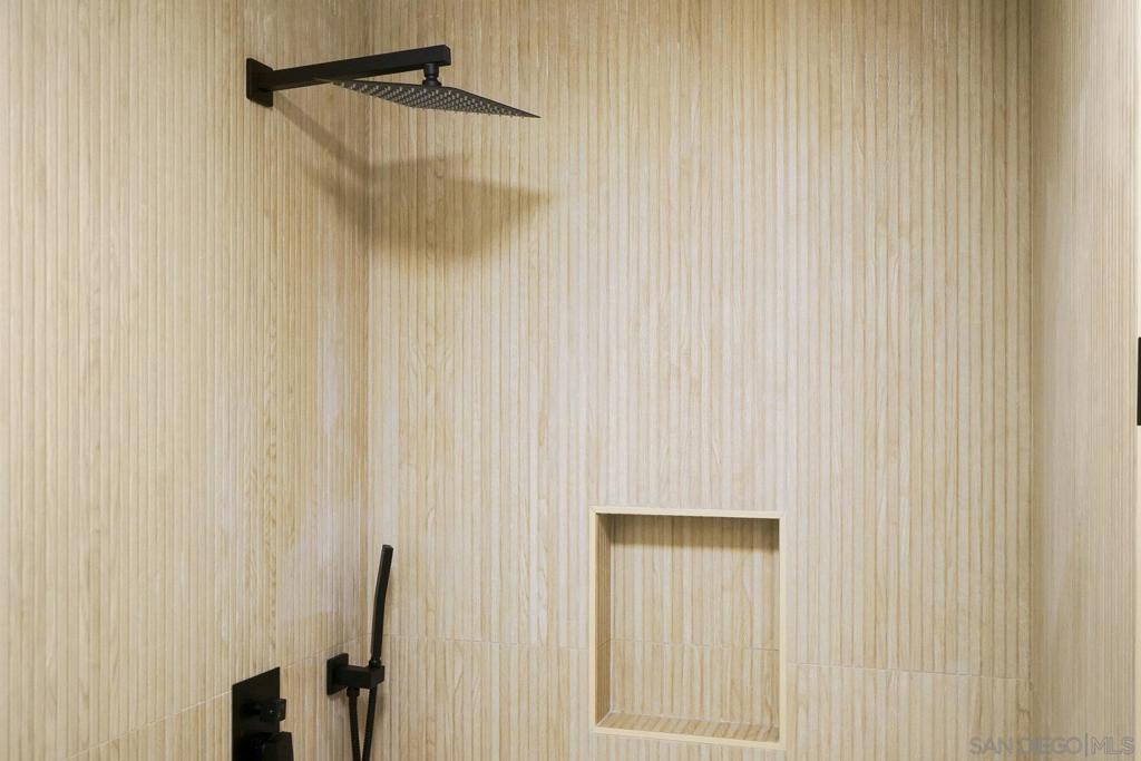 3275 Caminito Eastbluff 203 Property Photo 35