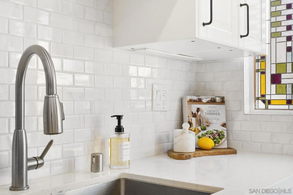 3275 Caminito Eastbluff 203 Property Photo 36