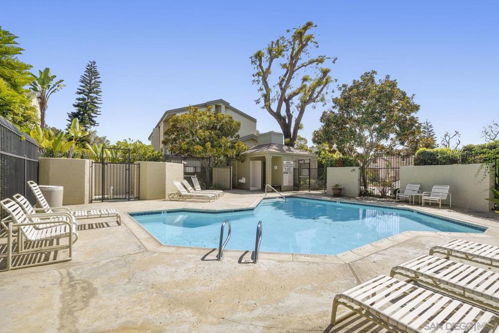 3275 Caminito Eastbluff 203 Property Photo 44